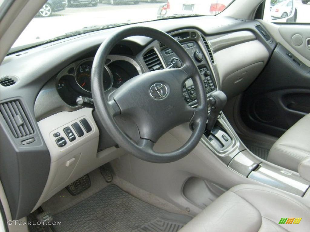 2002 Highlander V6 4WD - Super White / Ivory photo #10