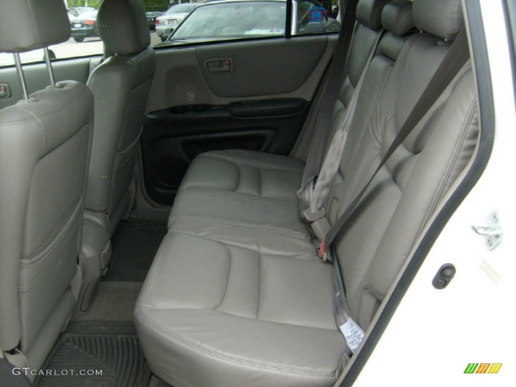 2002 Highlander V6 4WD - Super White / Ivory photo #12