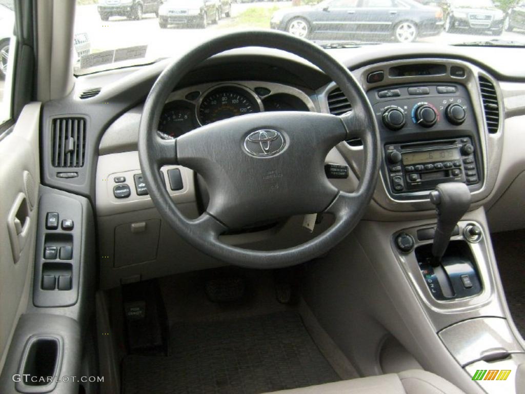 2002 Highlander V6 4WD - Super White / Ivory photo #13