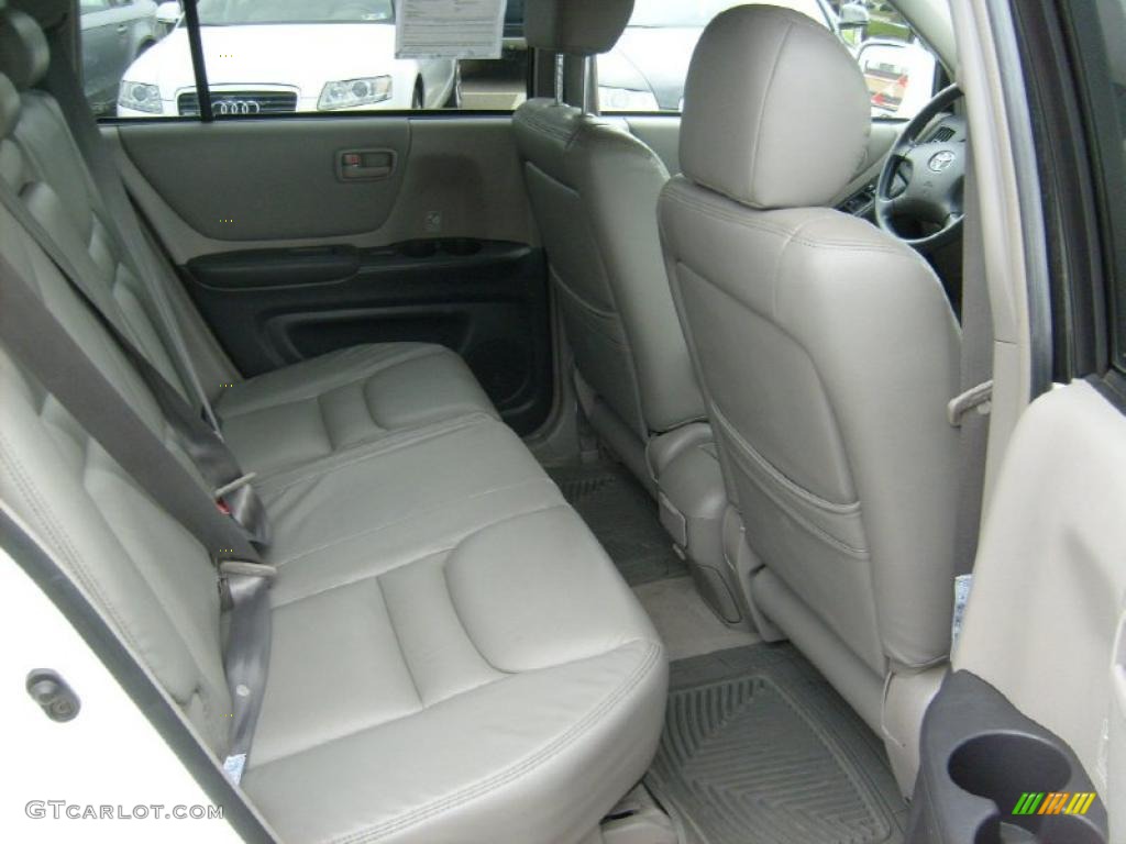 2002 Highlander V6 4WD - Super White / Ivory photo #15