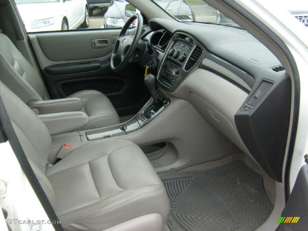 2002 Highlander V6 4WD - Super White / Ivory photo #16