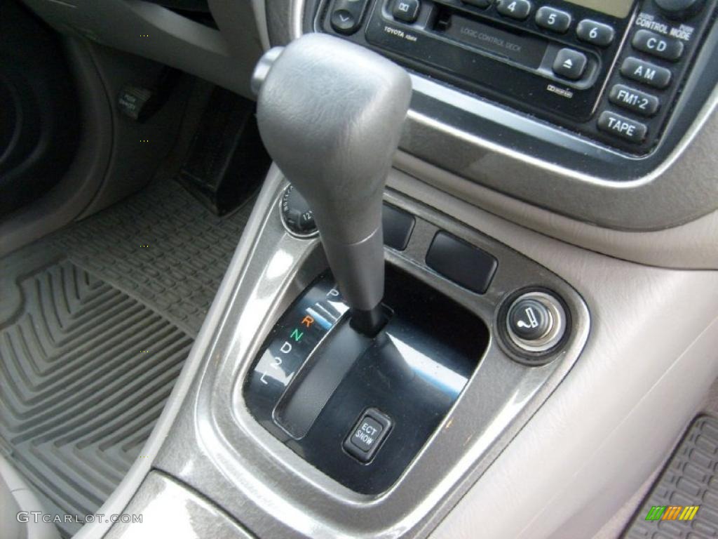 2002 Highlander V6 4WD - Super White / Ivory photo #18