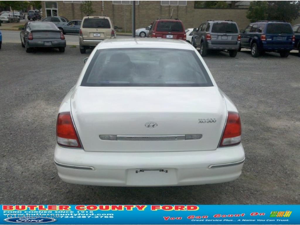 2001 XG300 Sedan - Nordic White / Black photo #3