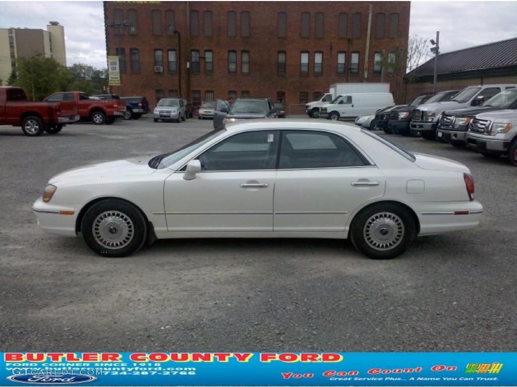 2001 XG300 Sedan - Nordic White / Black photo #5