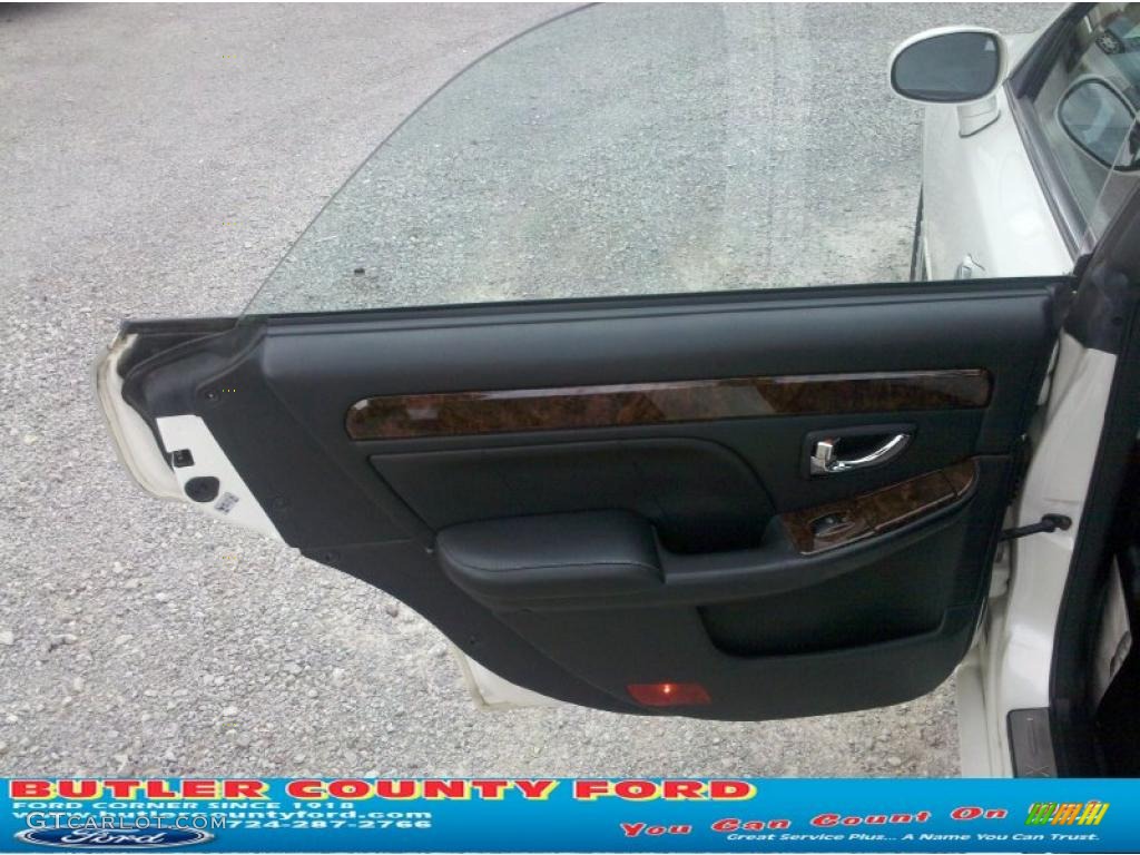 2001 XG300 Sedan - Nordic White / Black photo #10