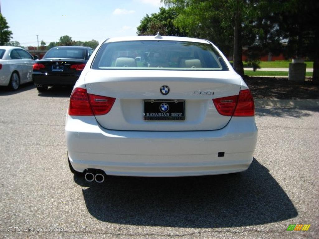 2011 3 Series 328i xDrive Sedan - Alpine White / Beige Dakota Leather photo #4