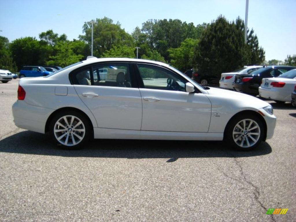 2011 3 Series 328i xDrive Sedan - Alpine White / Beige Dakota Leather photo #6