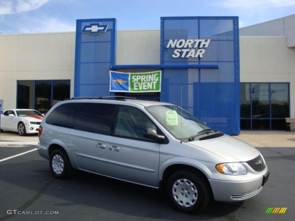 Bright Silver Metallic Chrysler Town & Country