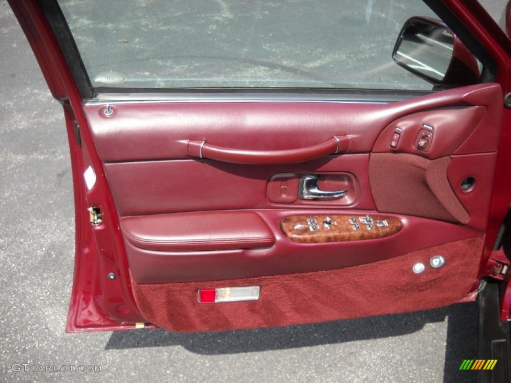 1997 Town Car Executive - Dark Cardovan Metallic / Red photo #9