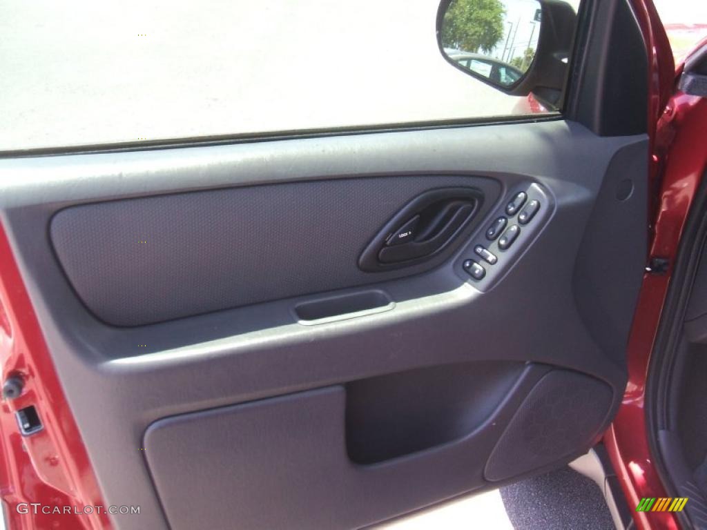 2007 Escape XLS - Red / Medium/Dark Flint photo #14