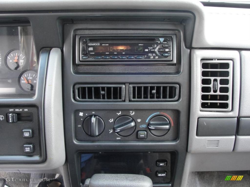 1994 Grand Cherokee Laredo - Flame Red / Gray photo #35