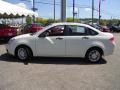 2009 White Suede Ford Focus SE Sedan  photo #2