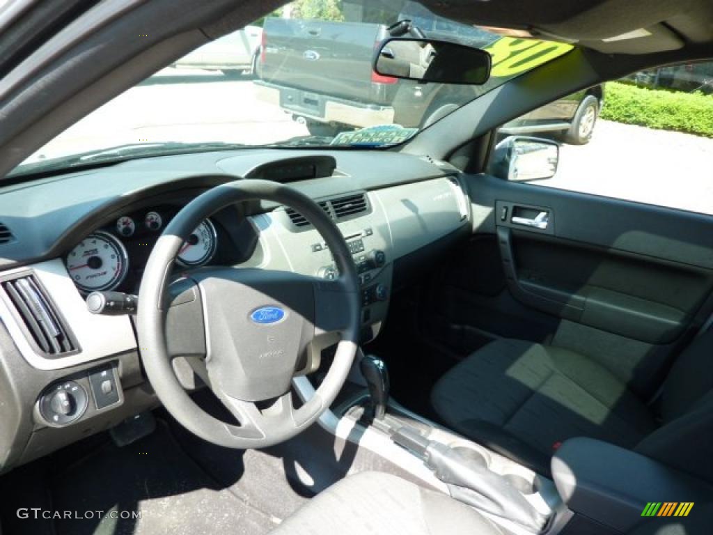 2008 Focus SE Sedan - Silver Frost Metallic / Charcoal Black photo #11