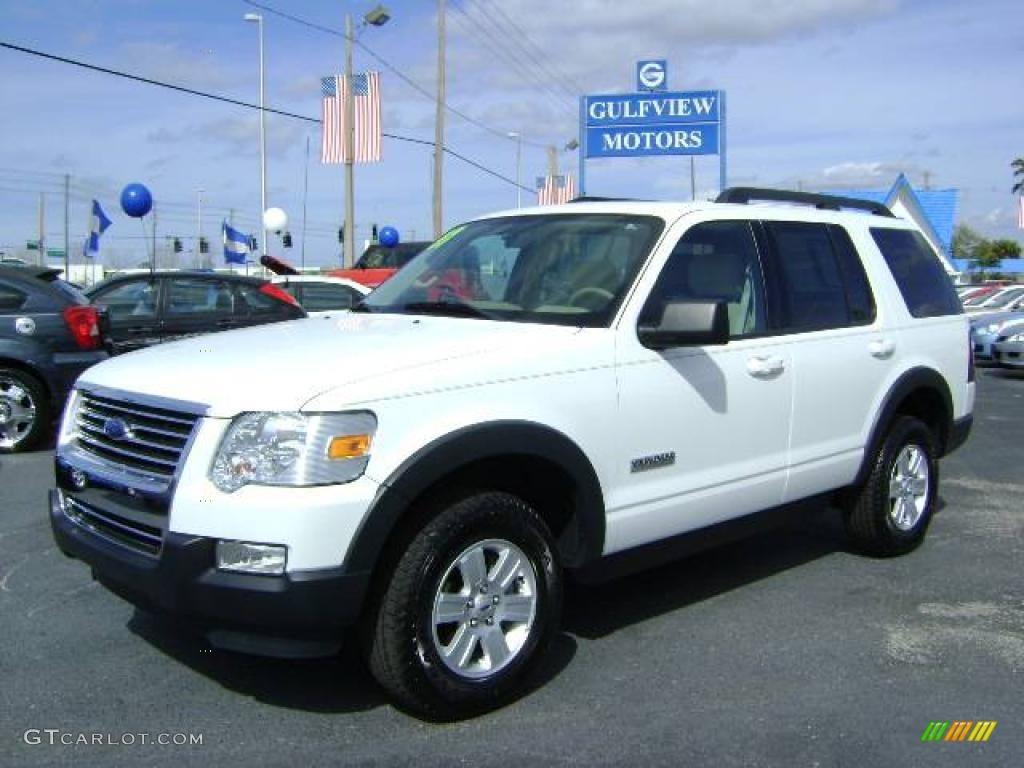 2007 Explorer XLT - White Sand Tri-Coat / Camel photo #3