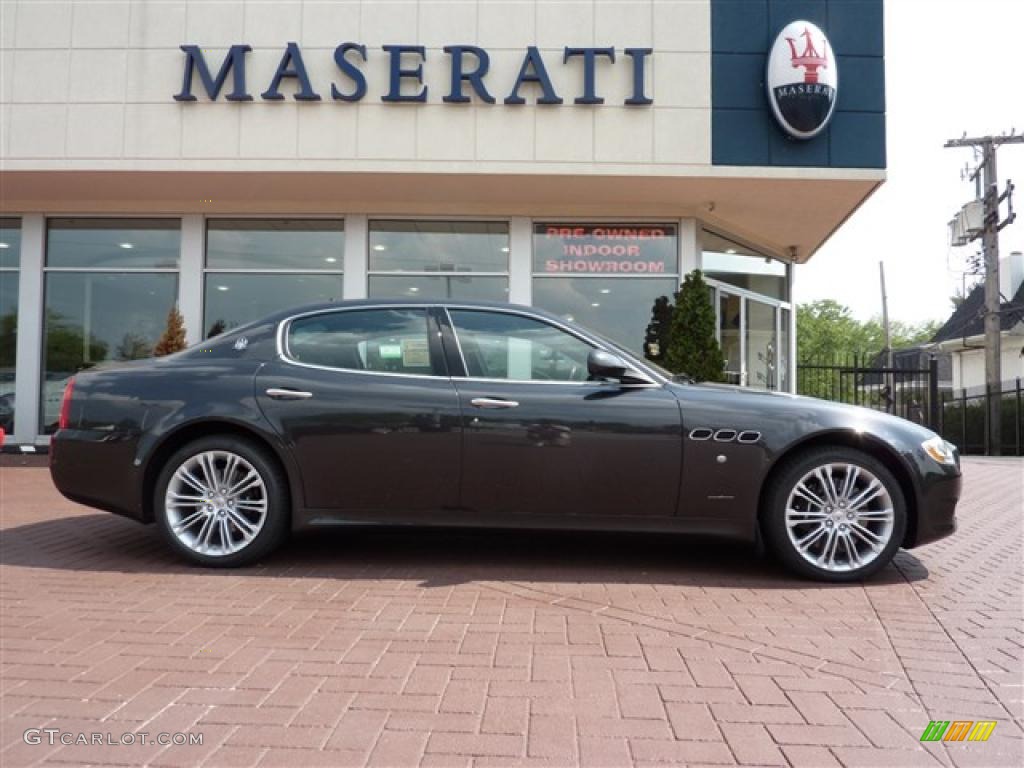 Grigio Granito (Dark Grey Metallic) Maserati Quattroporte