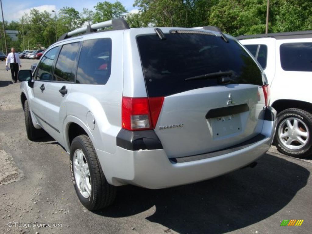 2004 Endeavor LS AWD - Sterling Silver Metallic / Charcoal Gray photo #4