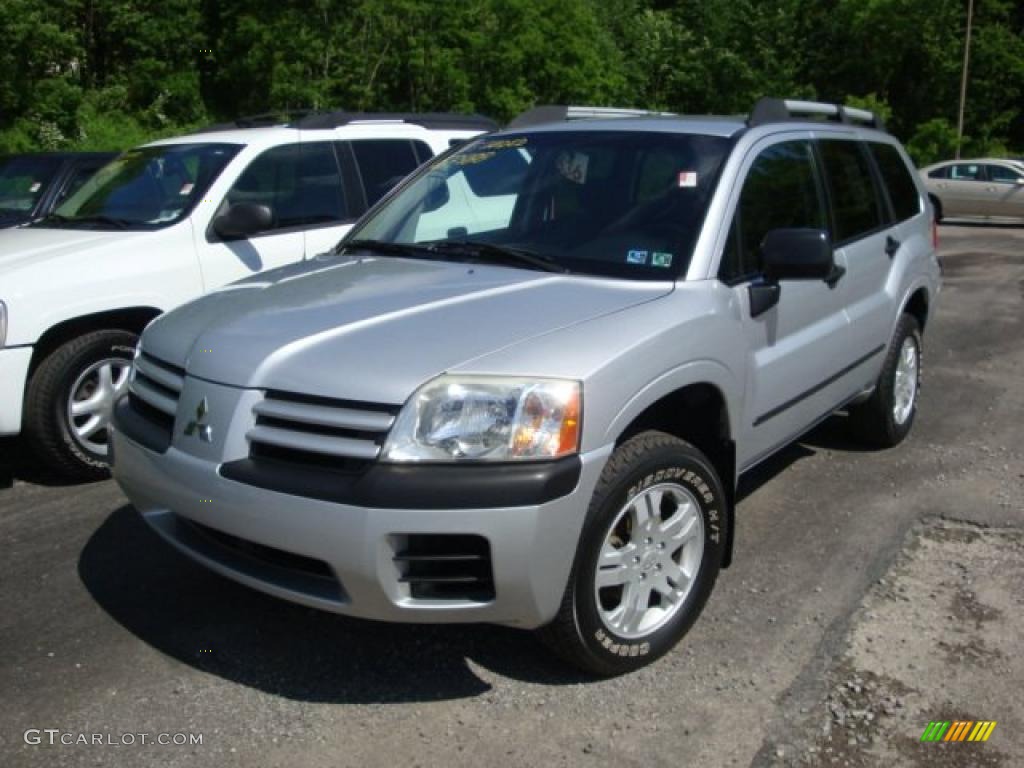 2004 Endeavor LS AWD - Sterling Silver Metallic / Charcoal Gray photo #5