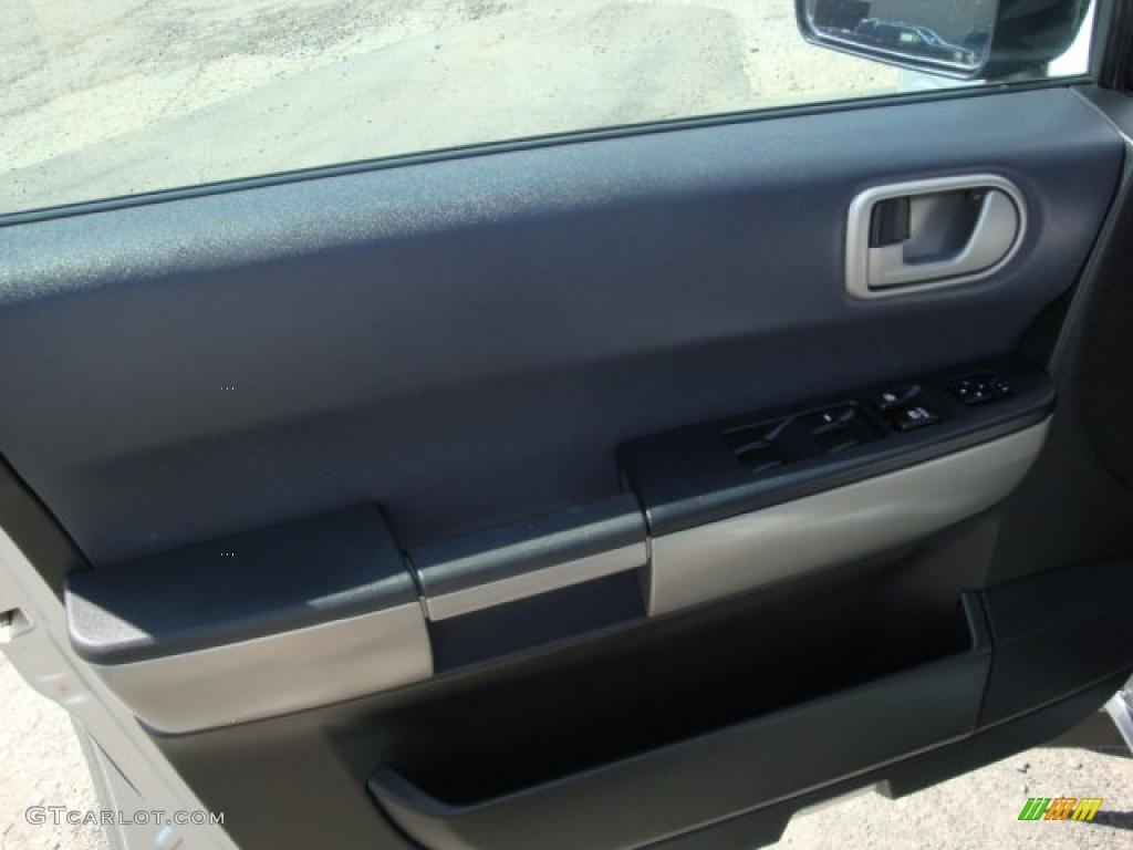 2004 Endeavor LS AWD - Sterling Silver Metallic / Charcoal Gray photo #10