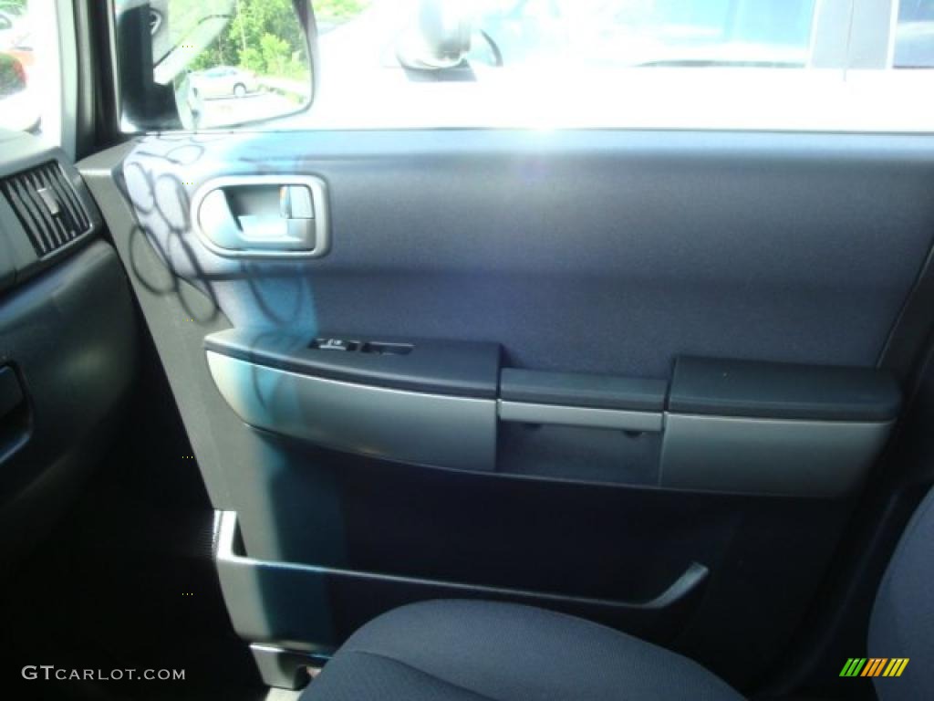 2004 Endeavor LS AWD - Sterling Silver Metallic / Charcoal Gray photo #12