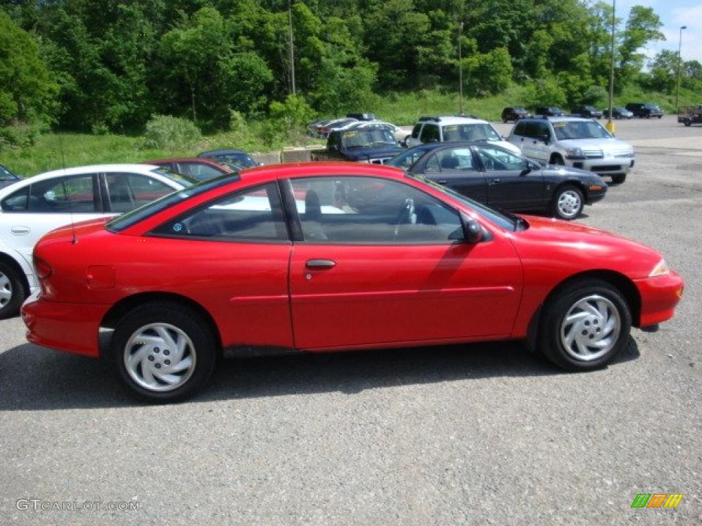 1995 Cavalier Coupe - Bright Red / Gray photo #2