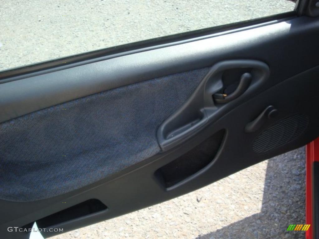 1995 Cavalier Coupe - Bright Red / Gray photo #12