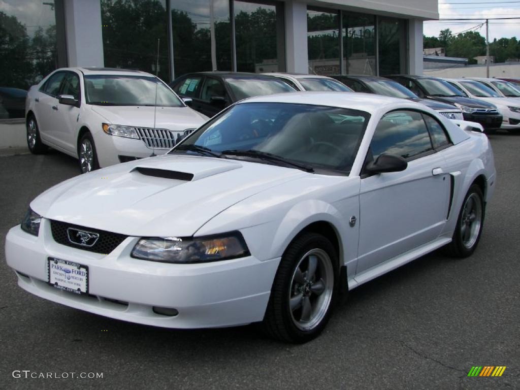 2004 Mustang GT Coupe - Oxford White / Dark Charcoal photo #1