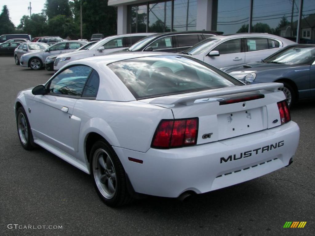 2004 Mustang GT Coupe - Oxford White / Dark Charcoal photo #4