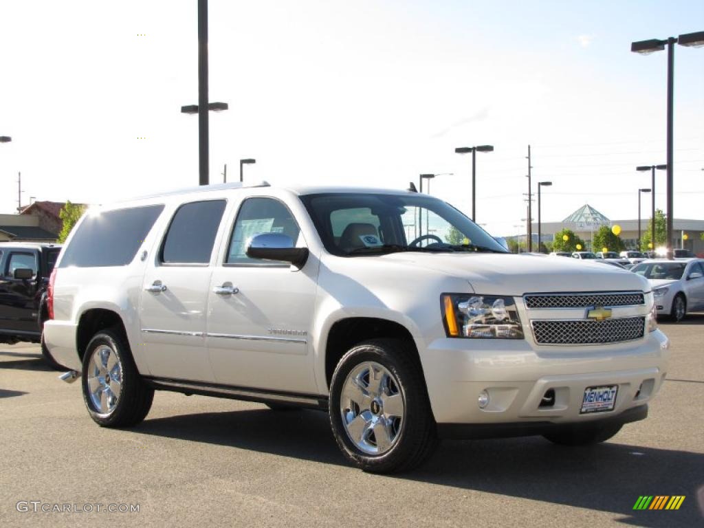 White Diamond Tricoat 2010 Chevrolet Suburban Diamond Edition 4x4 Exterior Photo #30494973