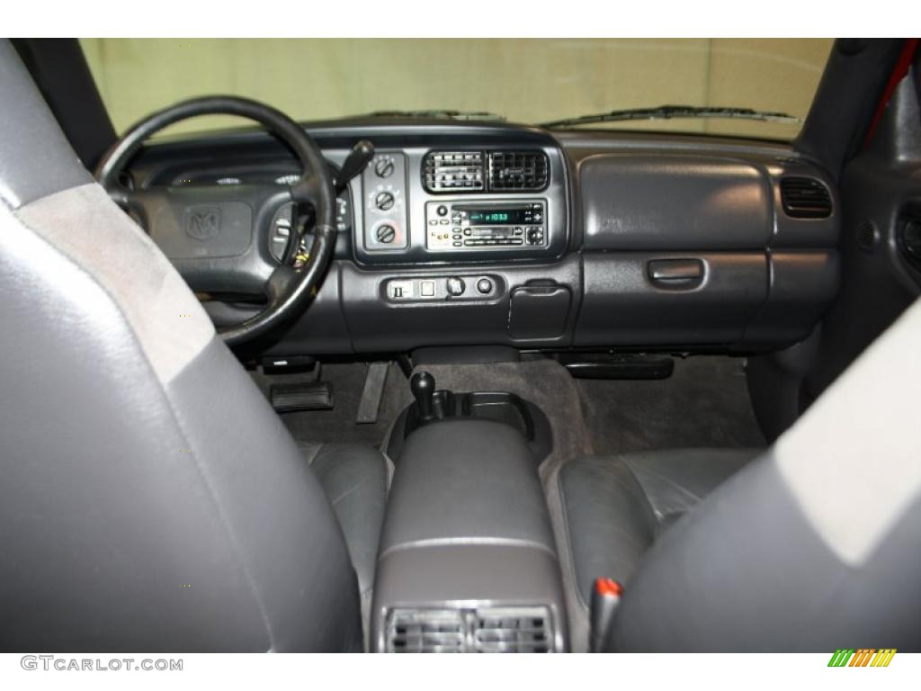 1999 Durango SLT 4x4 - Chili Pepper Red Pearlcoat / Agate photo #29