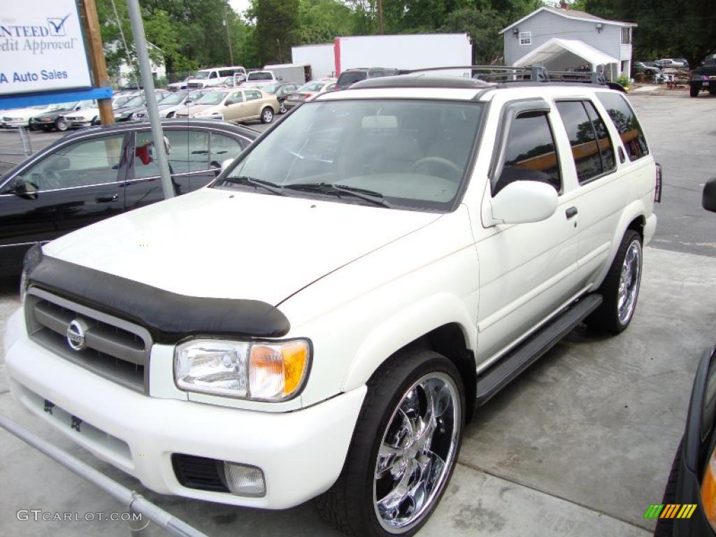 2002 Pathfinder LE - Glacier White Pearl / Beige photo #1