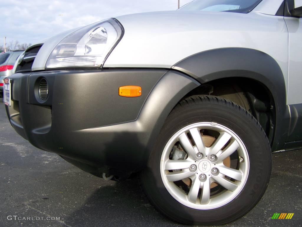 2007 Tucson SE 4WD - Platinum Metallic / Gray photo #2