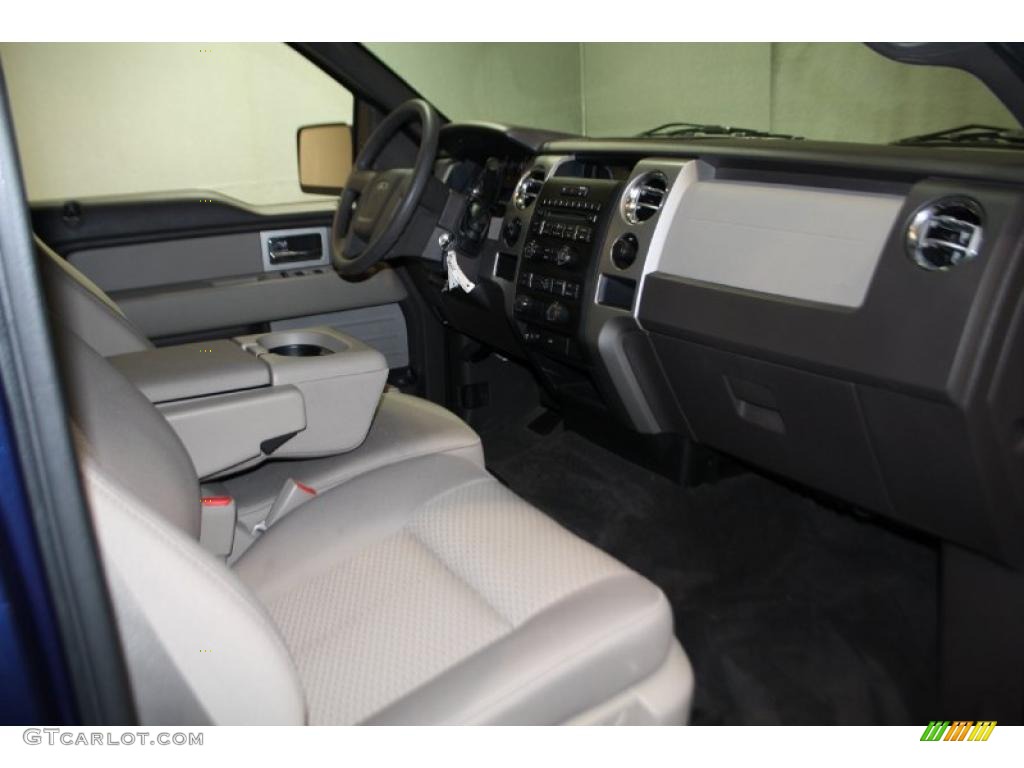 2010 F150 XLT SuperCrew 4x4 - Dark Blue Pearl Metallic / Medium Stone photo #7