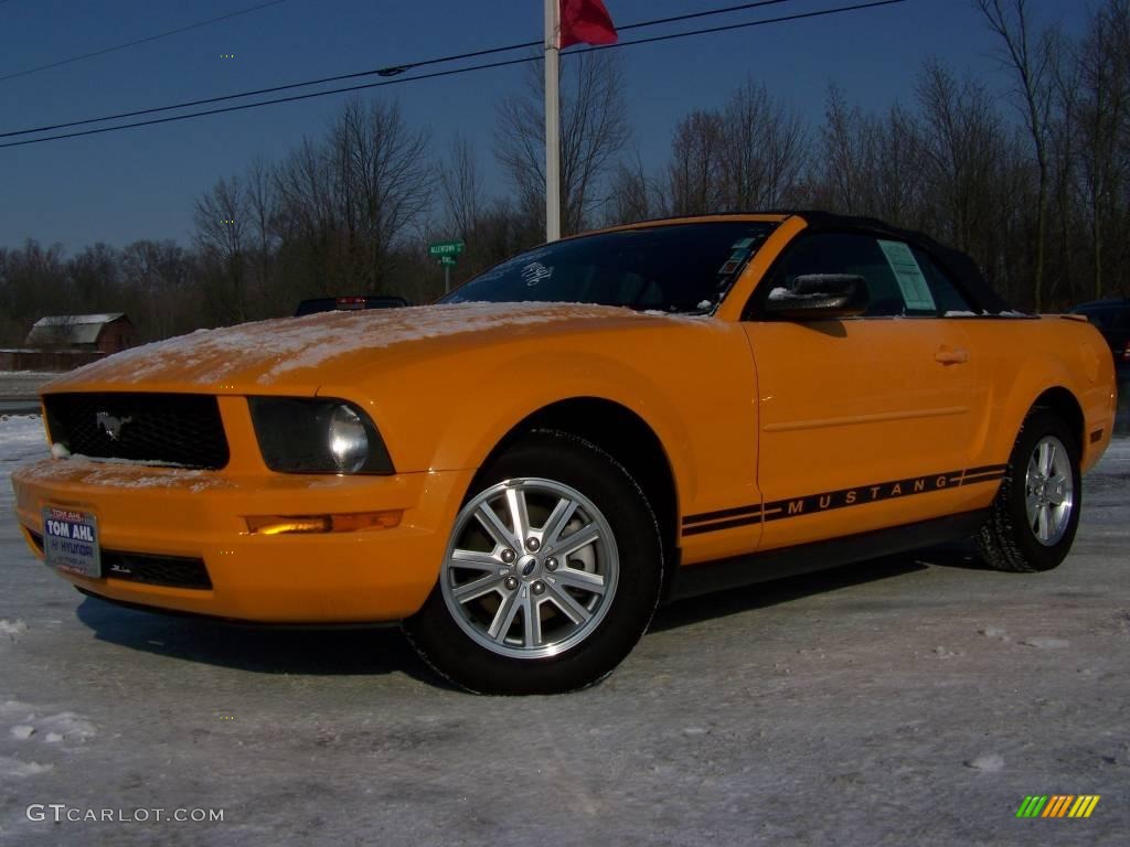2007 Mustang V6 Deluxe Convertible - Grabber Orange / Dark Charcoal photo #1