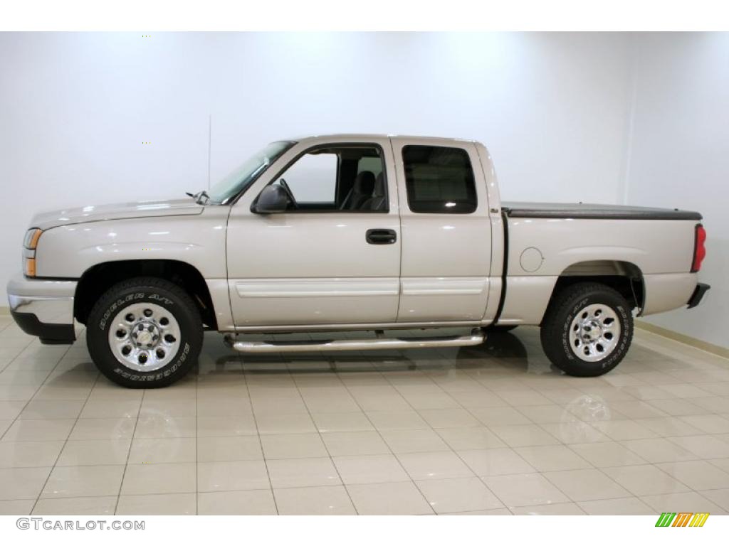 2007 Silverado 1500 Classic LT Extended Cab - Silver Birch Metallic / Dark Charcoal photo #4