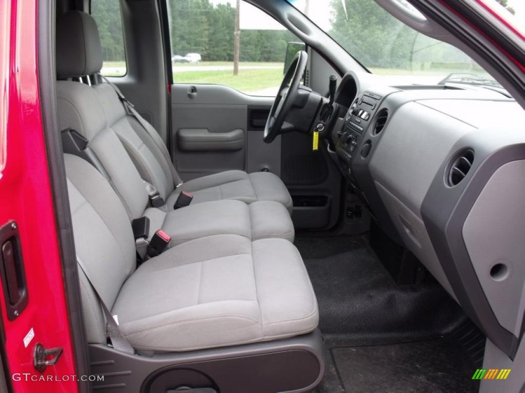 2006 F150 XL Regular Cab - Bright Red / Medium Flint photo #12