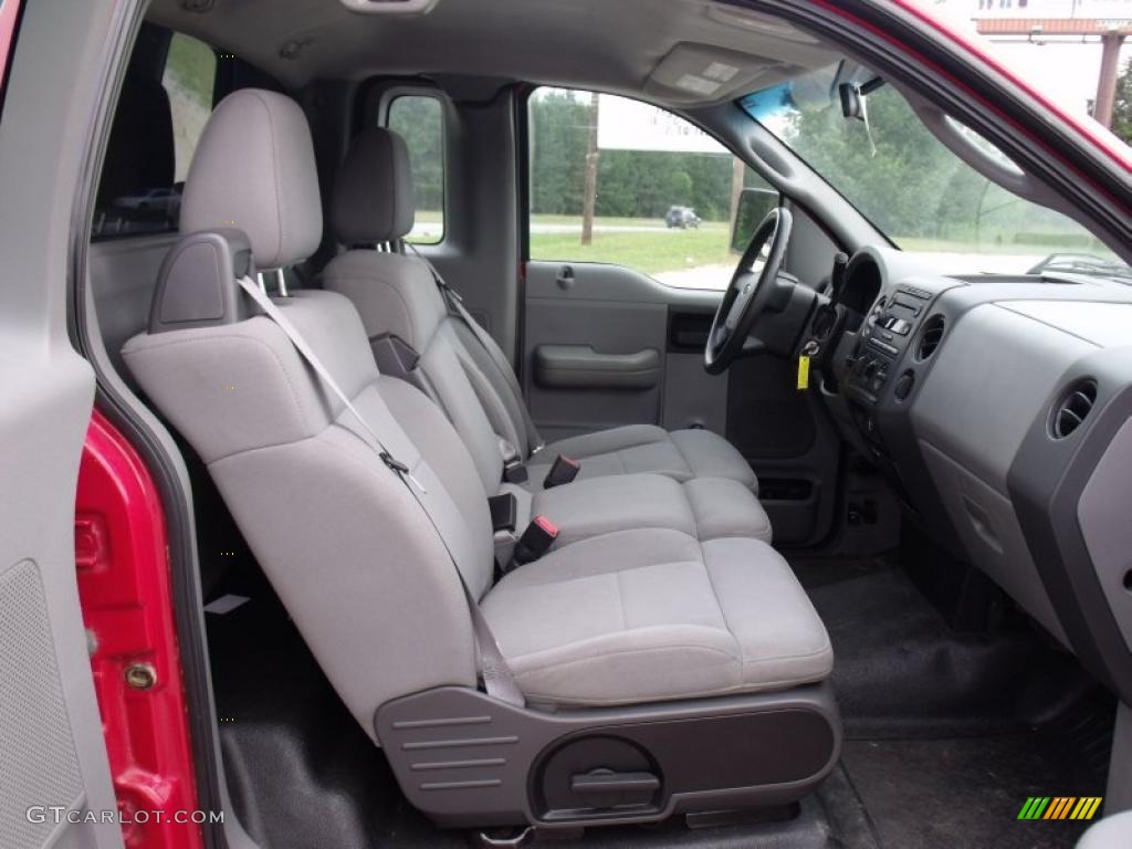 2006 F150 XL Regular Cab - Bright Red / Medium Flint photo #13