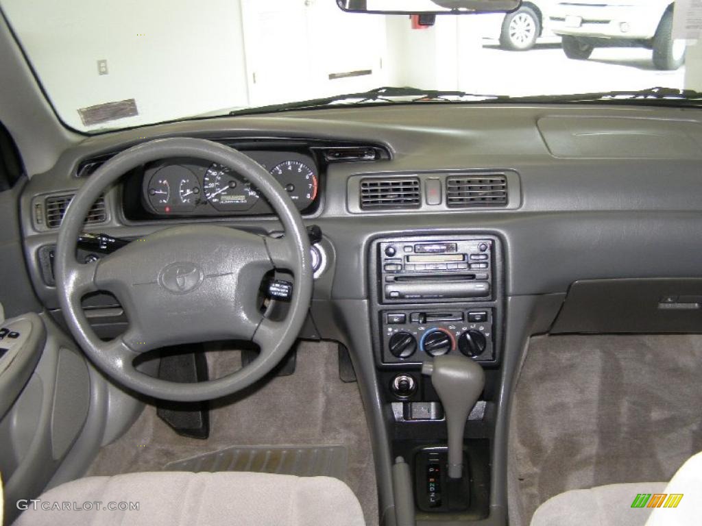1999 Camry LE - Cashmere Beige Metallic / Gray photo #24