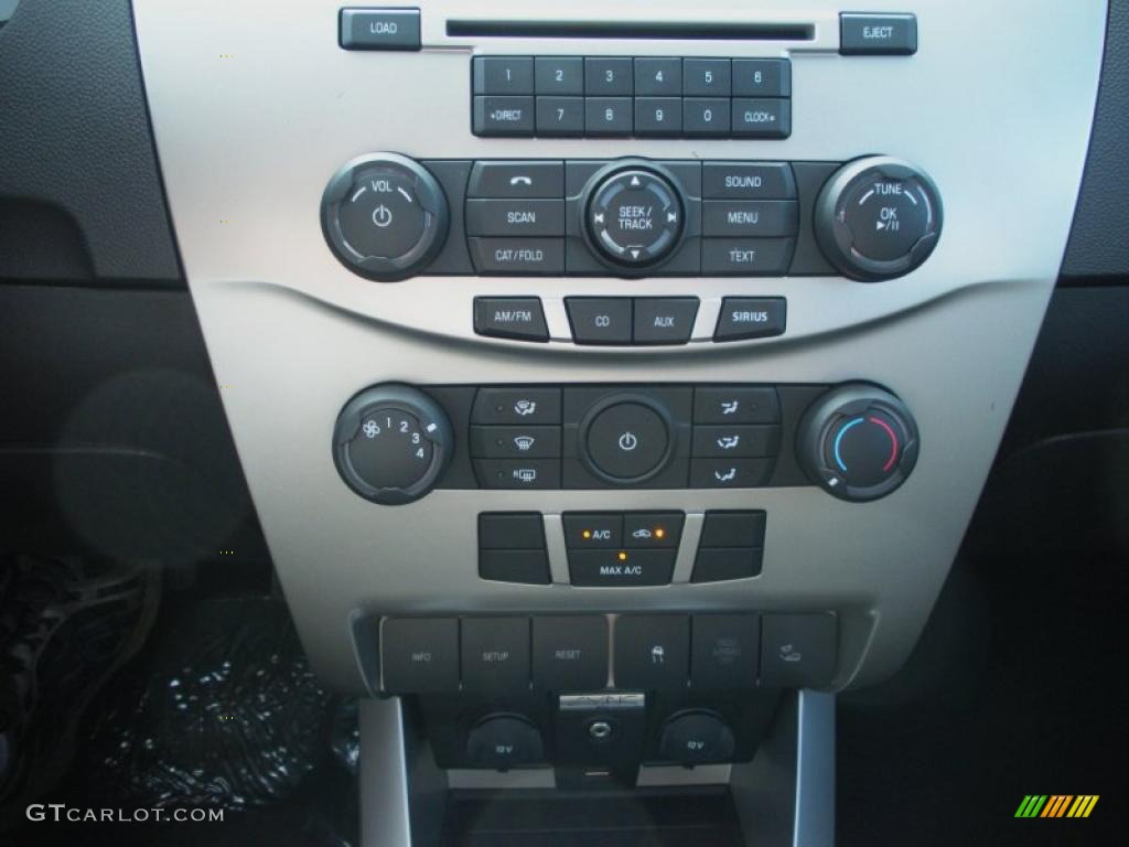 2010 Focus SE Sedan - Sterling Grey Metallic / Charcoal Black photo #9