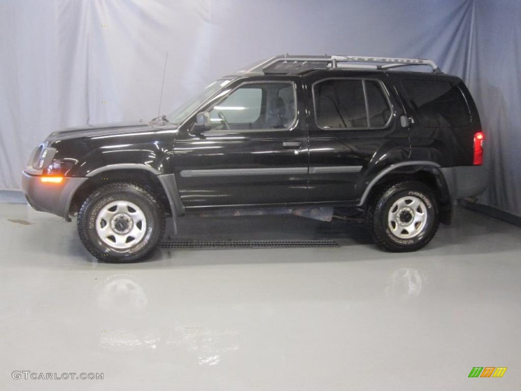 2004 Xterra XE 4x4 - Super Black / Charcoal photo #2