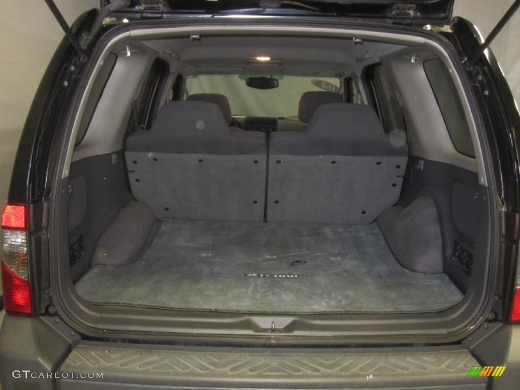 2004 Xterra XE 4x4 - Super Black / Charcoal photo #5