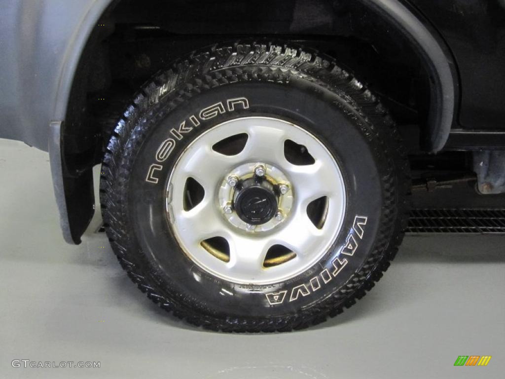 2004 Xterra XE 4x4 - Super Black / Charcoal photo #6