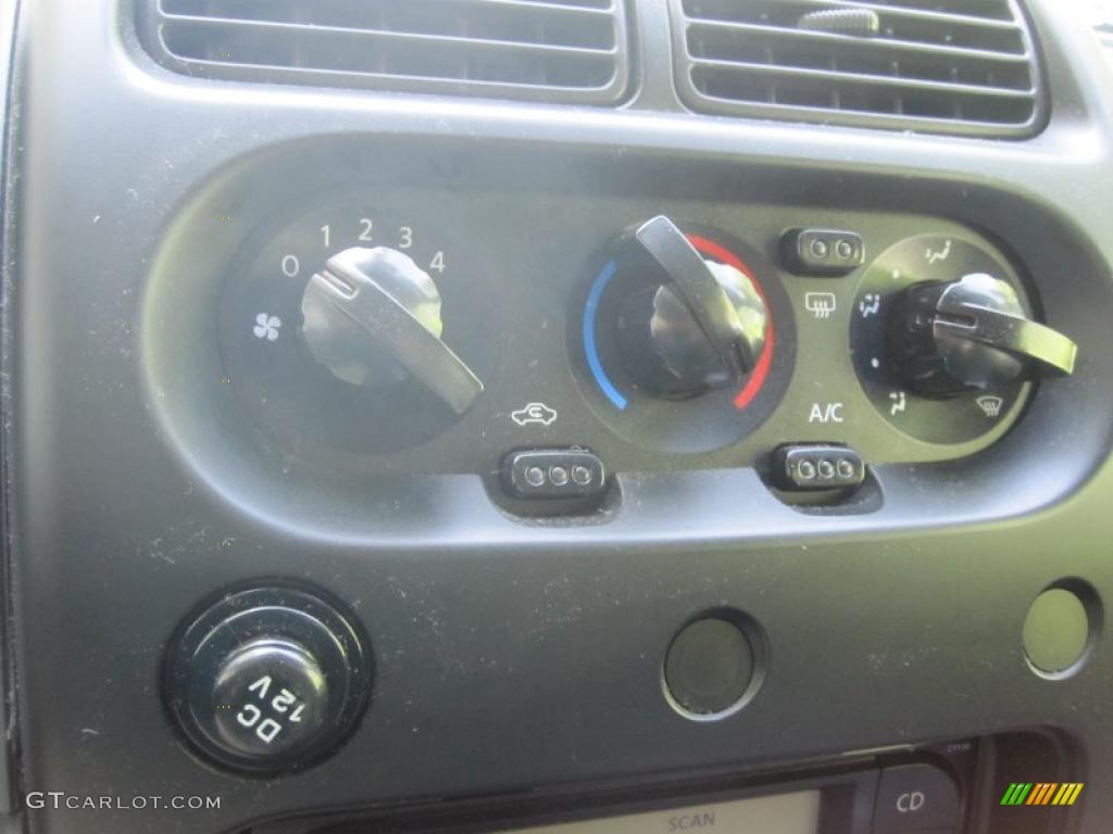 2004 Xterra XE 4x4 - Super Black / Charcoal photo #11