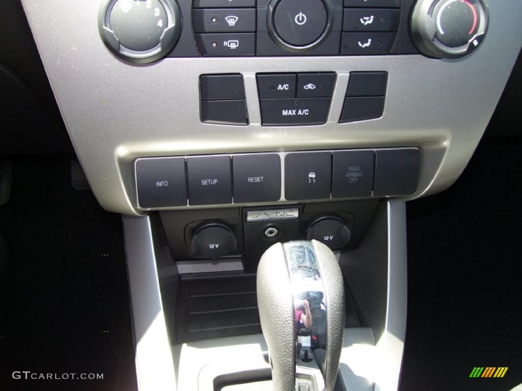 2010 Focus SE Sedan - Sterling Grey Metallic / Charcoal Black photo #12