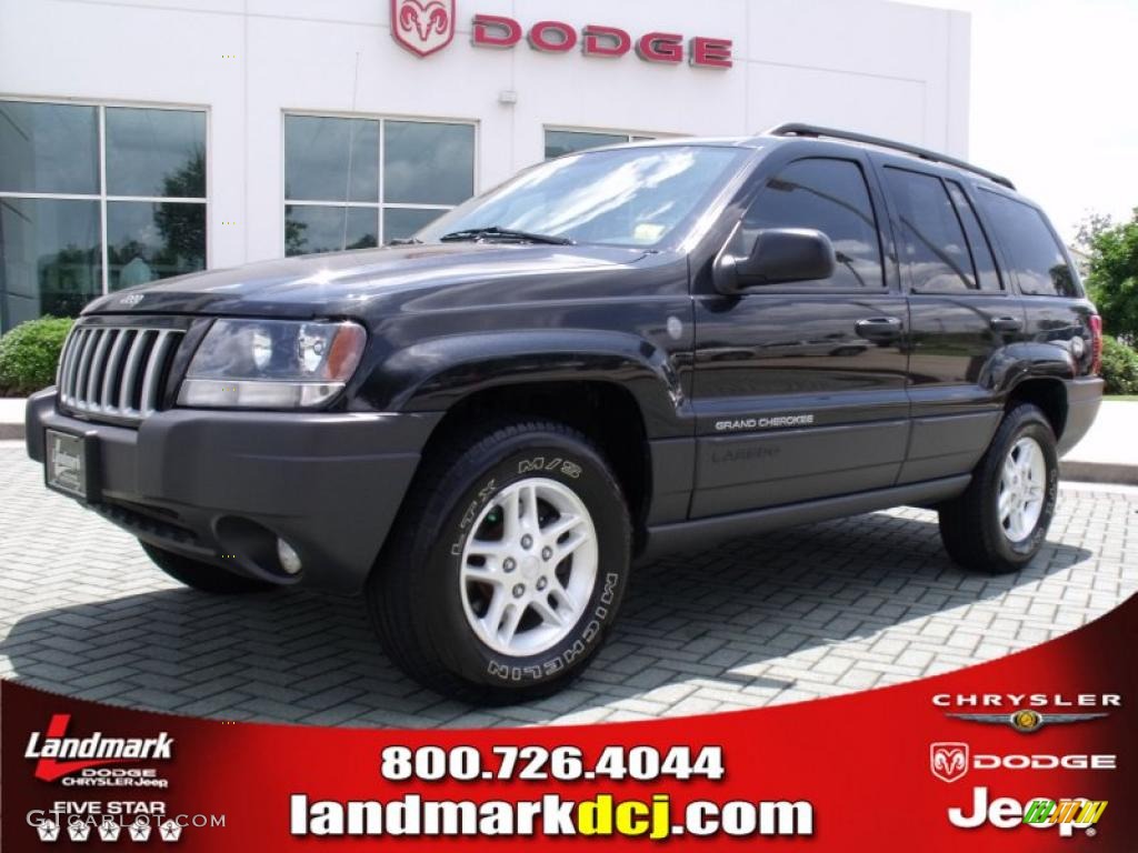 2004 Grand Cherokee Laredo 4x4 - Brillant Black Crystal Pearl / Dark Slate Gray photo #1