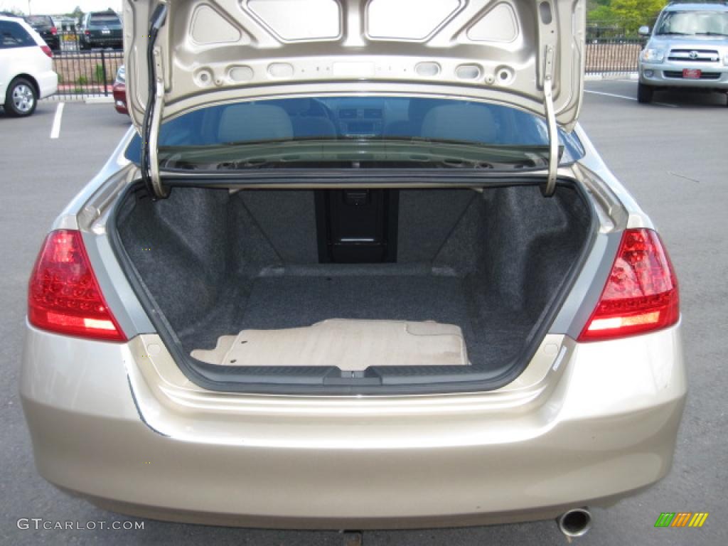 2006 Accord EX Sedan - Desert Mist Metallic / Ivory photo #25