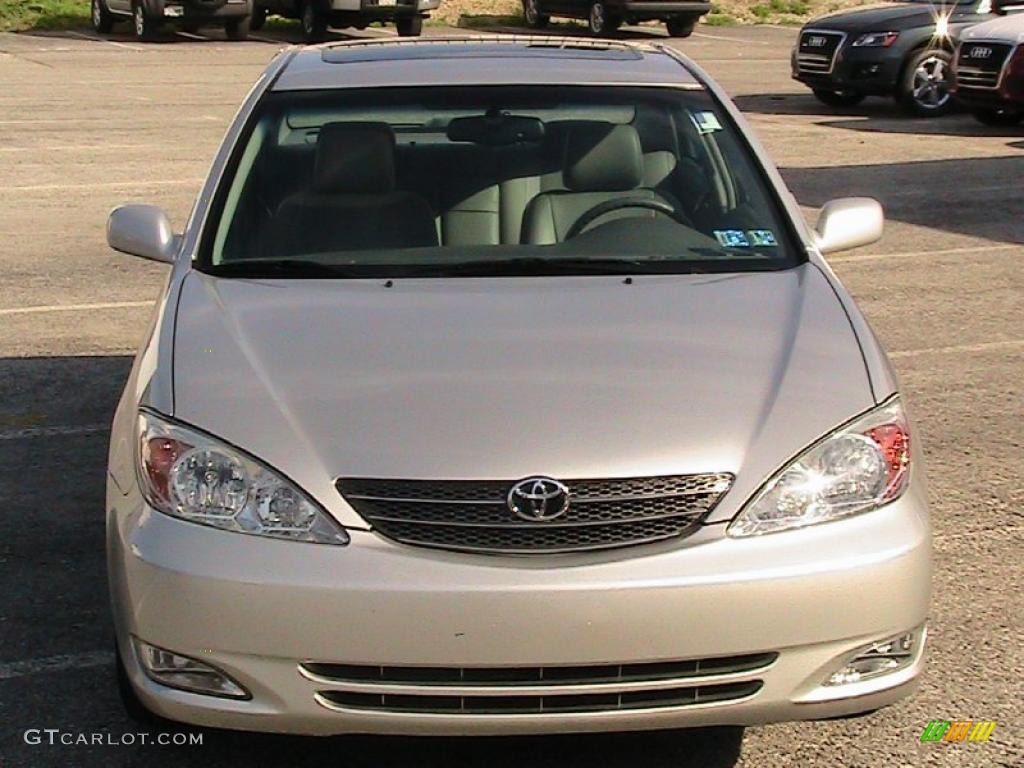 2004 Camry XLE - Lunar Mist Metallic / Stone photo #20