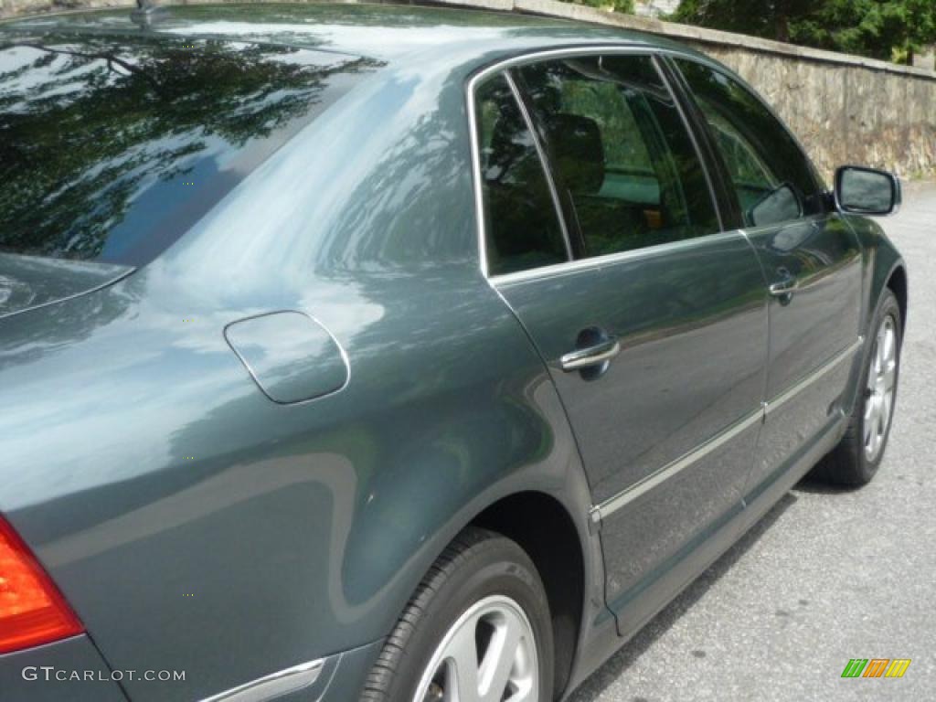2004 Phaeton V8 4Motion Sedan - Waterworld Pearlescent / Anthracite photo #5