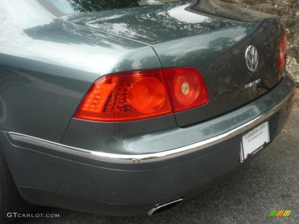 2004 Phaeton V8 4Motion Sedan - Waterworld Pearlescent / Anthracite photo #11