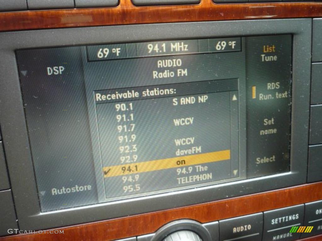 2004 Volkswagen Phaeton V8 4Motion Sedan Controls Photo #30557480