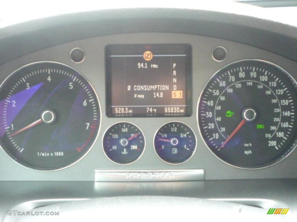 2004 Volkswagen Phaeton V8 4Motion Sedan Gauges Photo #30557584